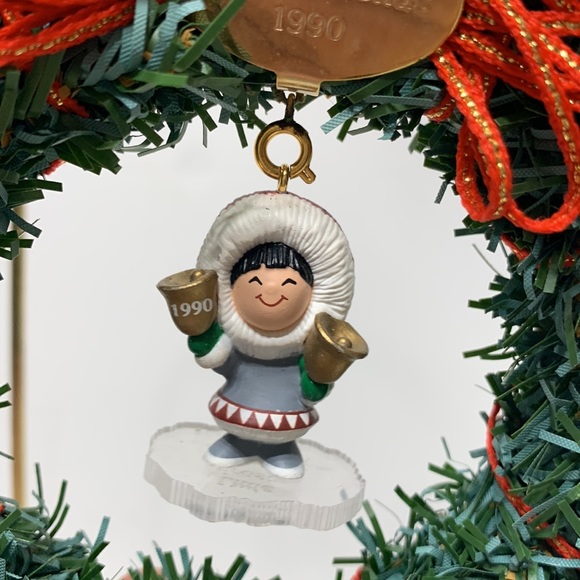 Frosty friends Wreath with 1 mini ornament - Picture 2 of 11